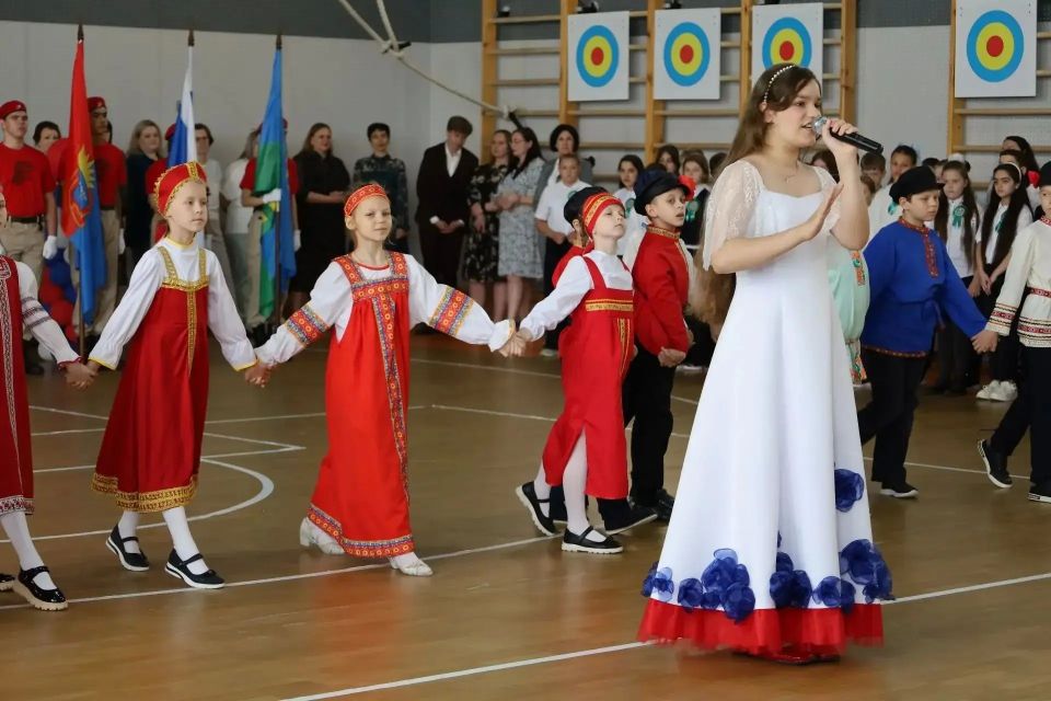 Торжественные линейки, приуроченные к завершению учебного года, прошли сегодня во всех школах Тамбова Торжественные линейки, приуроченные к завершению учебного года, прошли сегодня во всех школах Тамбова