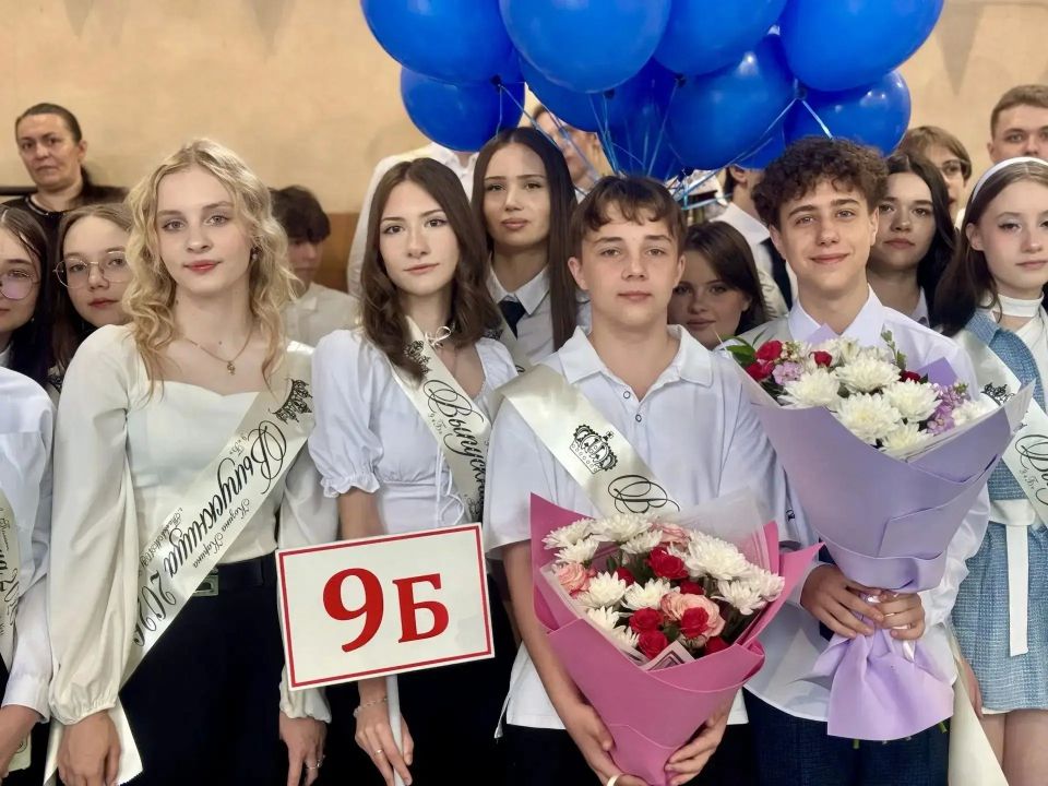 Торжественные линейки, приуроченные к завершению учебного года, прошли сегодня во всех школах Тамбова Торжественные линейки, приуроченные к завершению учебного года, прошли сегодня во всех школах Тамбова