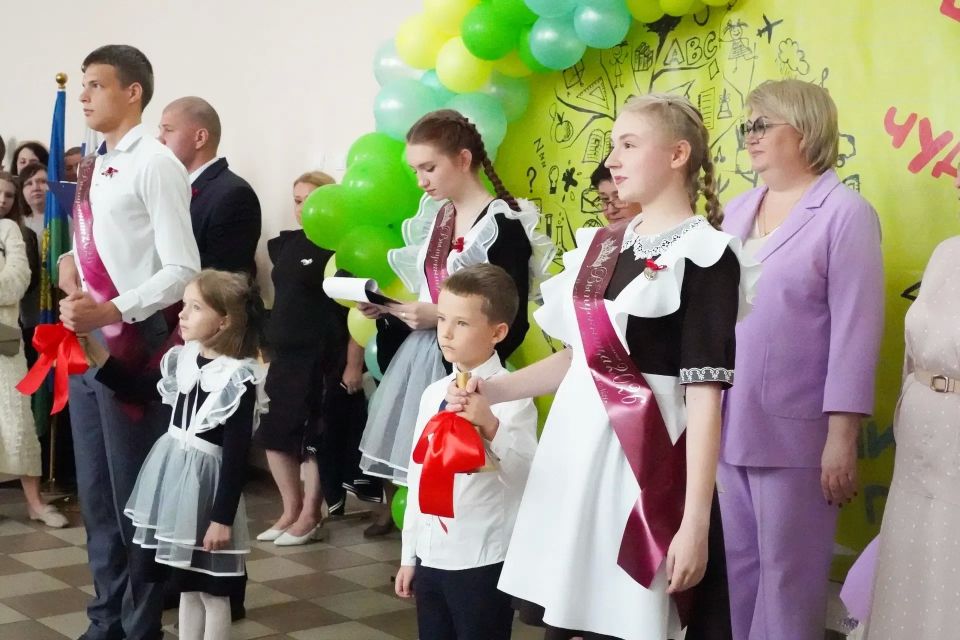 Сегодня во всех школах Тамбовской области прозвучал последний звонок Сегодня во всех школах Тамбовской области прозвучал последний звонок