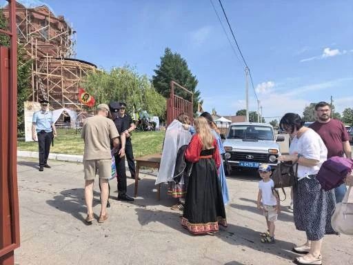 Сотрудники ОМВД России «Тамбовский» обеспечили охрану общественного порядка на региональном православном празднике в с. Пушкари Сотрудники ОМВД России «Тамбовский» обеспечили охрану общественного порядка на региональном православном празднике в с. Пушкари