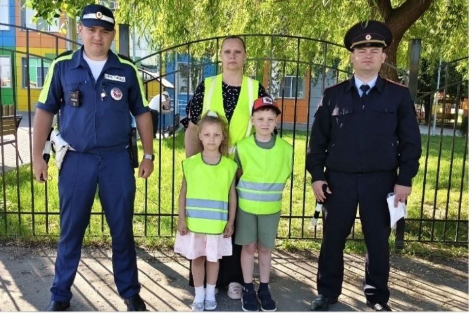 Сотрудники МОМВД России «Знаменский» проверили соблюдение правил перевозки детей в детском саду «Ромашка» Сотрудники МОМВД России «Знаменский» проверили соблюдение правил перевозки детей в детском саду «Ромашка»