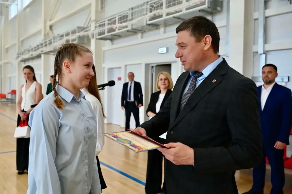 В ходе рабочего визита глава Тамбовской области Евгений Первышов посетил обновленную центральную площадь и спорткомплекс «Спартак» в Рассказове В ходе рабочего визита глава Тамбовской области Евгений Первышов посетил обновленную центральную площадь и спорткомплекс «Спартак» в Рассказове