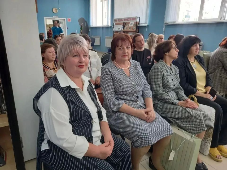 Максим Косенков: Сегодня в центральной городской библиотеке чествовали всех сотрудников библиотечной системы Тамбова, которые вчера отмечали Всероссийский день библиотек Максим Косенков: Сегодня в центральной городской библиотеке чествовали всех сотрудников библиотечной системы Тамбова, которые вчера отмечали Всероссийский день библиотек
