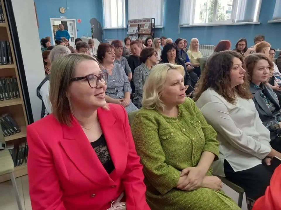 Максим Косенков: Сегодня в центральной городской библиотеке чествовали всех сотрудников библиотечной системы Тамбова, которые вчера отмечали Всероссийский день библиотек Максим Косенков: Сегодня в центральной городской библиотеке чествовали всех сотрудников библиотечной системы Тамбова, которые вчера отмечали Всероссийский день библиотек