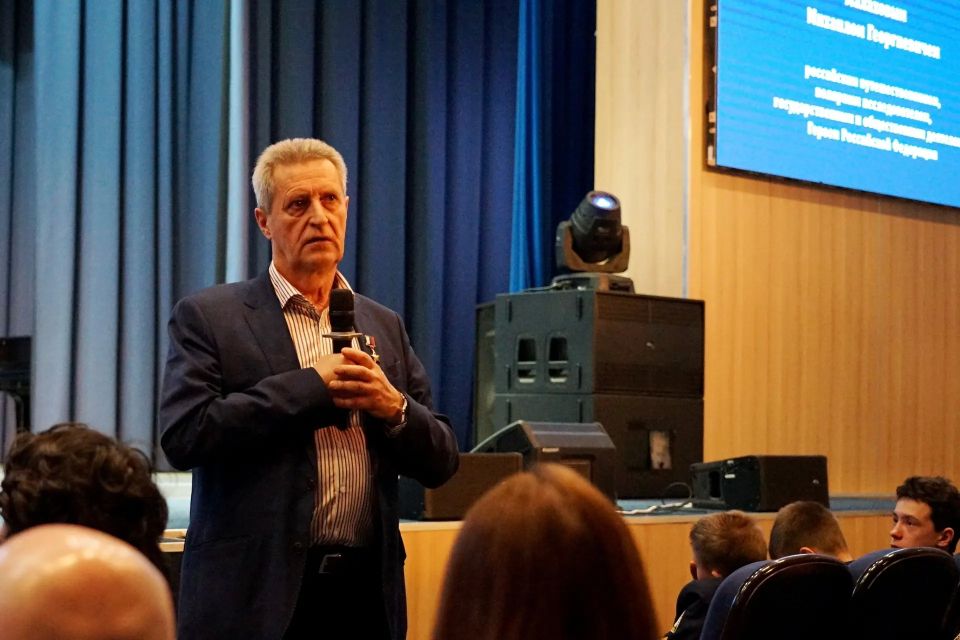 Евгений Первышов: По моему приглашению Тамбовскую область с рабочим визитом посетил российский путешественник и полярный исследователь, Герой России, обладатель престижной национальной премии "Хрустальный компас" Михаил... Евгений Первышов: По моему приглашению Тамбовскую область с рабочим визитом посетил российский путешественник и полярный исследователь, Герой России, обладатель престижной национальной премии "Хрустальный компас" Михаил...