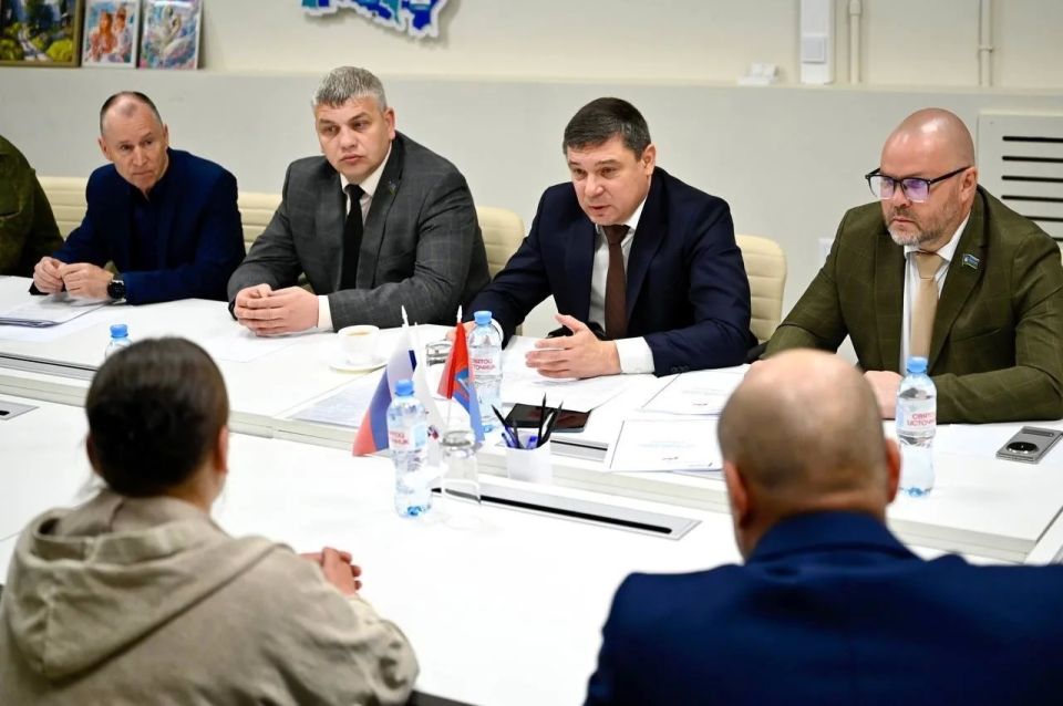 Глава Тамбовской области Евгений Первышов провёл личный приём граждан в региональном филиале фонда «Защитники Отечества» Глава Тамбовской области Евгений Первышов провёл личный приём граждан в региональном филиале фонда «Защитники Отечества»