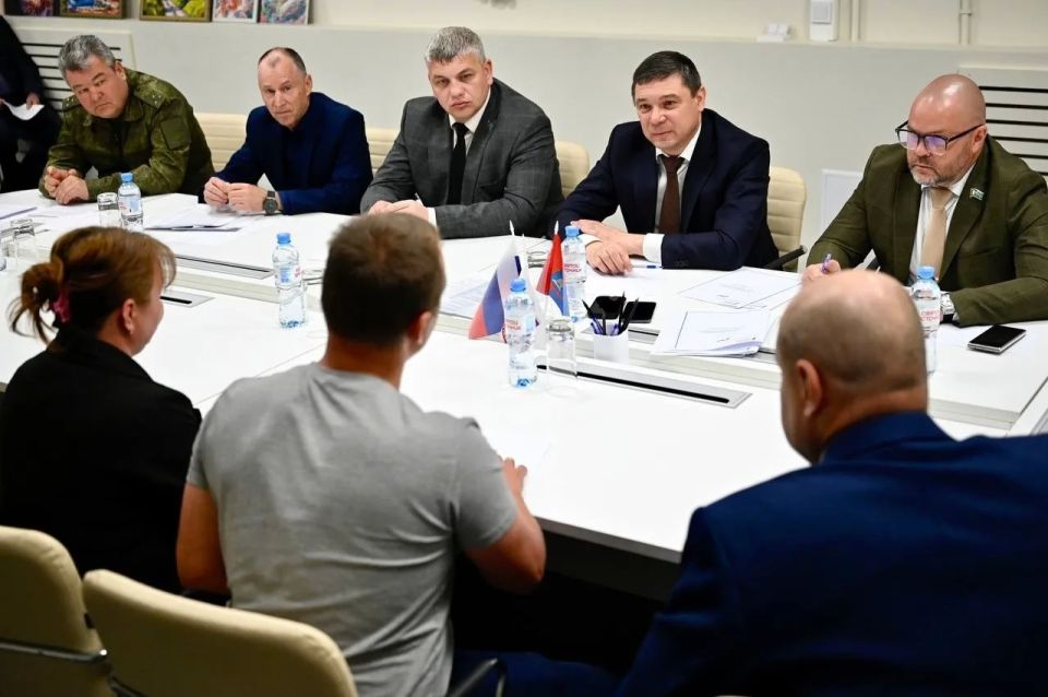 Глава Тамбовской области Евгений Первышов провёл личный приём граждан в региональном филиале фонда «Защитники Отечества» Глава Тамбовской области Евгений Первышов провёл личный приём граждан в региональном филиале фонда «Защитники Отечества»