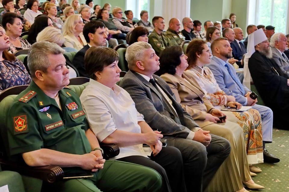 Представитель УМВД России по Тамбовской области принял участие в торжественном мероприятии, посвященном трехлетию филиала фонда «Защитники Отечества» Представитель УМВД России по Тамбовской области принял участие в торжественном мероприятии, посвященном трехлетию филиала фонда «Защитники Отечества»