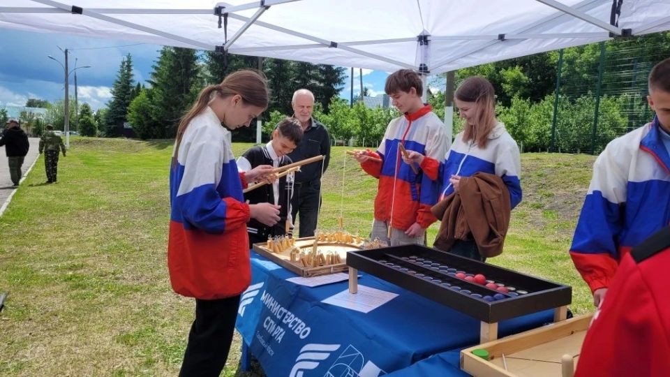 Площадка министерства спорта Тамбовской области на муниципальном форуме в Кирсанове, посвященном реализации Народной программы партии «Единая Россия» «Есть результат»: выполнение нормативов комплекса ГТО и различные... Площадка министерства спорта Тамбовской области на муниципальном форуме в Кирсанове, посвященном реализации Народной программы партии «Единая Россия» «Есть результат»: выполнение нормативов комплекса ГТО и различные...