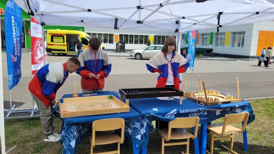 Площадка министерства спорта Тамбовской области на муниципальном форуме в Кирсанове, посвященном реализации Народной программы партии «Единая Россия» «Есть результат»: выполнение нормативов комплекса ГТО и различные... Площадка министерства спорта Тамбовской области на муниципальном форуме в Кирсанове, посвященном реализации Народной программы партии «Единая Россия» «Есть результат»: выполнение нормативов комплекса ГТО и различные...
