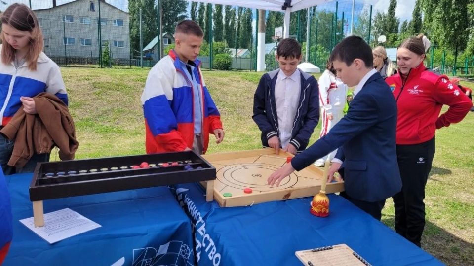 Площадка министерства спорта Тамбовской области на муниципальном форуме в Кирсанове, посвященном реализации Народной программы партии «Единая Россия» «Есть результат»: выполнение нормативов комплекса ГТО и различные... Площадка министерства спорта Тамбовской области на муниципальном форуме в Кирсанове, посвященном реализации Народной программы партии «Единая Россия» «Есть результат»: выполнение нормативов комплекса ГТО и различные...