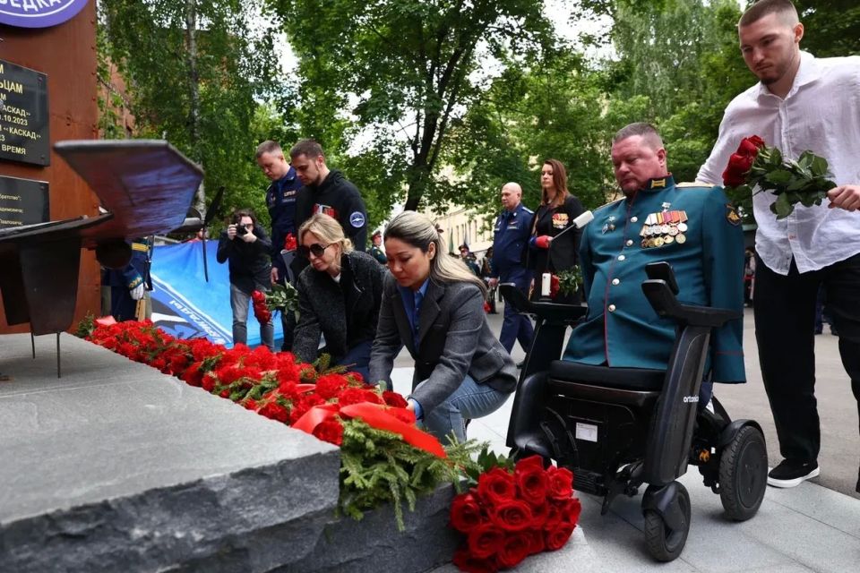 Дмитрий Саблин: Сегодня у памятника «Каскадёрам павшим и живым» у Центрального штаба «Боевого братства» почтили память наших боевых товарищей Дмитрий Саблин: Сегодня у памятника «Каскадёрам павшим и живым» у Центрального штаба «Боевого братства» почтили память наших боевых товарищей