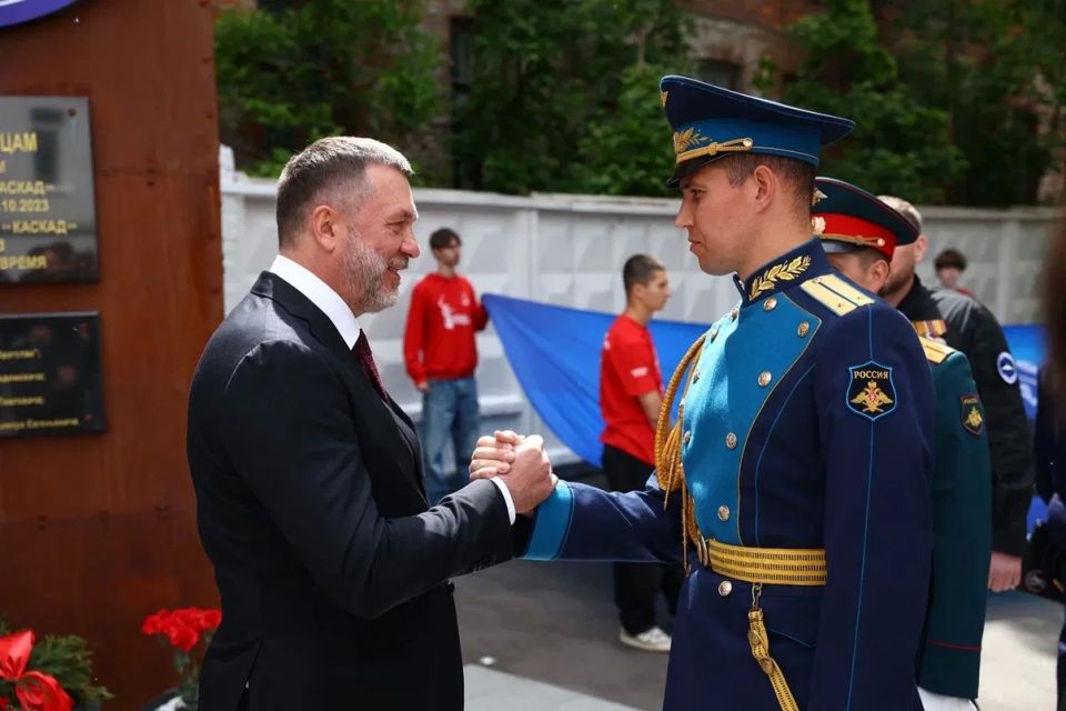 Дмитрий Саблин: Сегодня у памятника «Каскадёрам павшим и живым» у Центрального штаба «Боевого братства» почтили память наших боевых товарищей Дмитрий Саблин: Сегодня у памятника «Каскадёрам павшим и живым» у Центрального штаба «Боевого братства» почтили память наших боевых товарищей