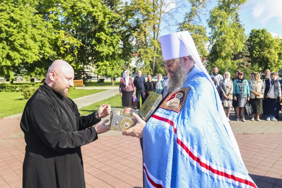 В Тамбов доставили ковчег с частицей мощей Матроны Московской (0+) В Тамбов доставили ковчег с частицей мощей Матроны Московской (0+)