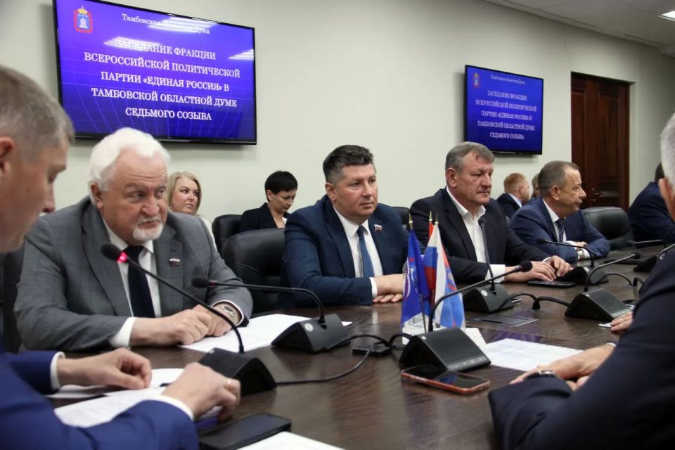 Под председательством Константина Августюкова прошло заседание фракции партии «Единая Россия» в областной Думе Под председательством Константина Августюкова прошло заседание фракции партии «Единая Россия» в областной Думе