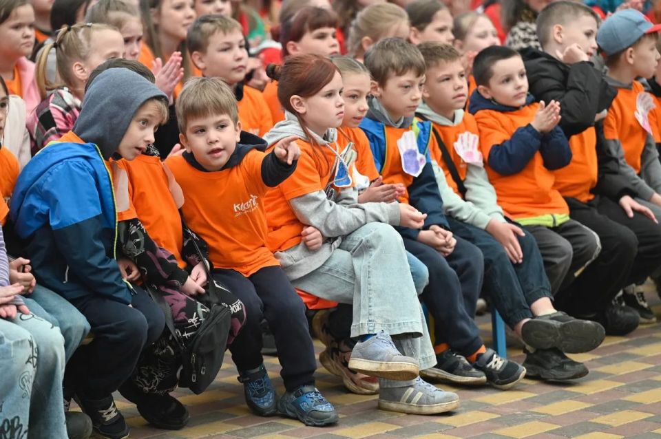 Евгений Первышов: В День защиты детей открыли первую смену в обновлённом детском лагере "Костёр" в Котовске Евгений Первышов: В День защиты детей открыли первую смену в обновлённом детском лагере "Костёр" в Котовске