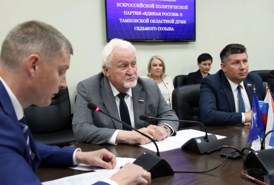 Под председательством Константина Августюкова прошло заседание фракции партии «Единая Россия» в областной Думе Под председательством Константина Августюкова прошло заседание фракции партии «Единая Россия» в областной Думе