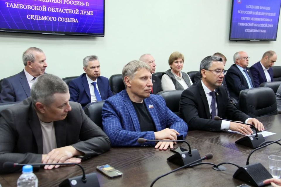 Под председательством Константина Августюкова прошло заседание фракции партии «Единая Россия» в областной Думе Под председательством Константина Августюкова прошло заседание фракции партии «Единая Россия» в областной Думе