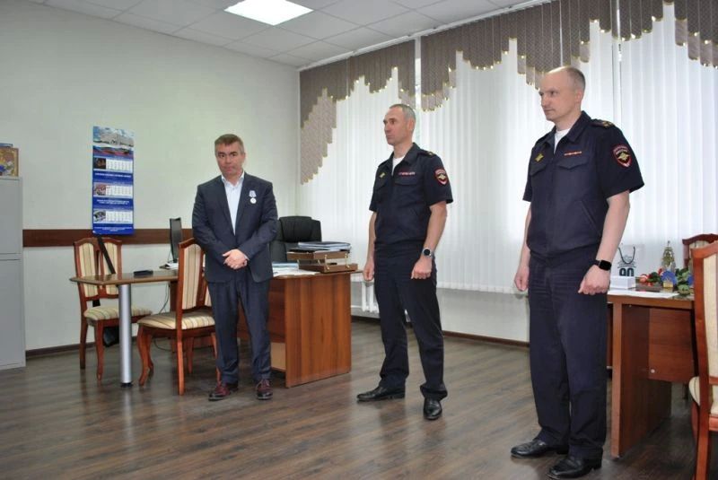 Руководство регионального УМВД наградило лучших сотрудников подразделений по делам несовершеннолетних Руководство регионального УМВД наградило лучших сотрудников подразделений по делам несовершеннолетних