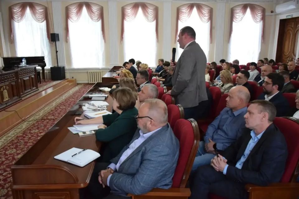 Максим Косенков: Новую рабочую неделю начали с традиционной общегородской планерки Максим Косенков: Новую рабочую неделю начали с традиционной общегородской планерки