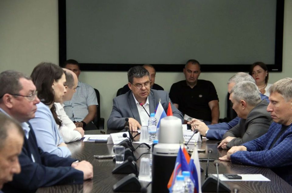 Под председательством Константина Августюкова прошло заседание фракции партии «Единая Россия» в областной Думе Под председательством Константина Августюкова прошло заседание фракции партии «Единая Россия» в областной Думе