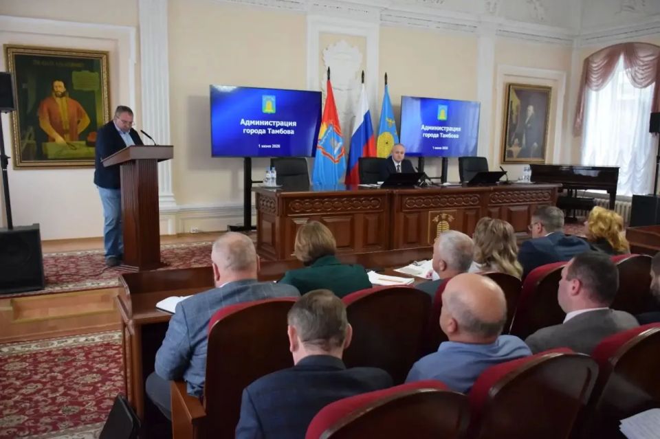 Максим Косенков: Новую рабочую неделю начали с традиционной общегородской планерки Максим Косенков: Новую рабочую неделю начали с традиционной общегородской планерки