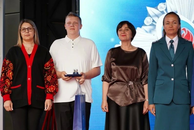 Школьников области наградили за спасение сверстника и предотвращение пожара Школьников области наградили за спасение сверстника и предотвращение пожара