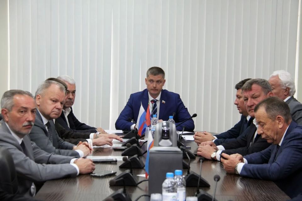 Под председательством Константина Августюкова прошло заседание фракции партии «Единая Россия» в областной Думе