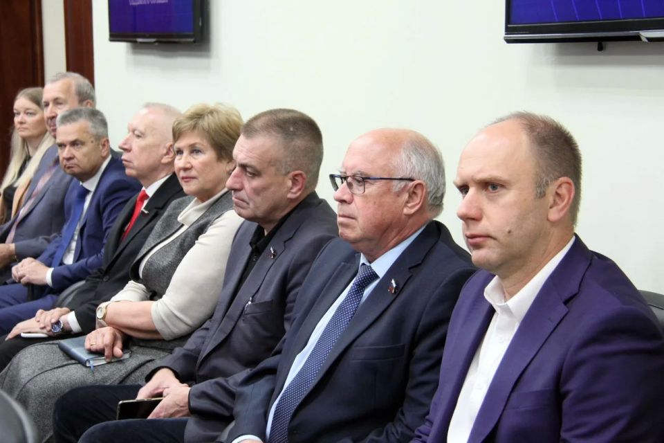 Под председательством Константина Августюкова прошло заседание фракции партии «Единая Россия» в областной Думе Под председательством Константина Августюкова прошло заседание фракции партии «Единая Россия» в областной Думе