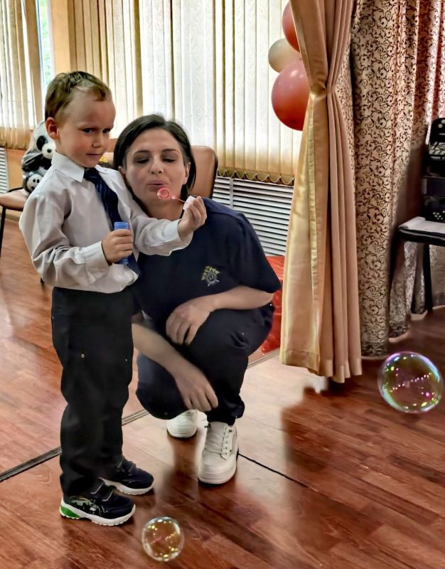 Сотрудники следственного управления по Тамбовской области поздравили воспитанников подшефного детского центра с Днем защиты детей Сотрудники следственного управления по Тамбовской области поздравили воспитанников подшефного детского центра с Днем защиты детей
