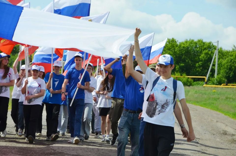В селе Вячка Кирсановского муниципального округа прошла масштабная патриотическая акция «Символ России на высоте» В селе Вячка Кирсановского муниципального округа прошла масштабная патриотическая акция «Символ России на высоте»