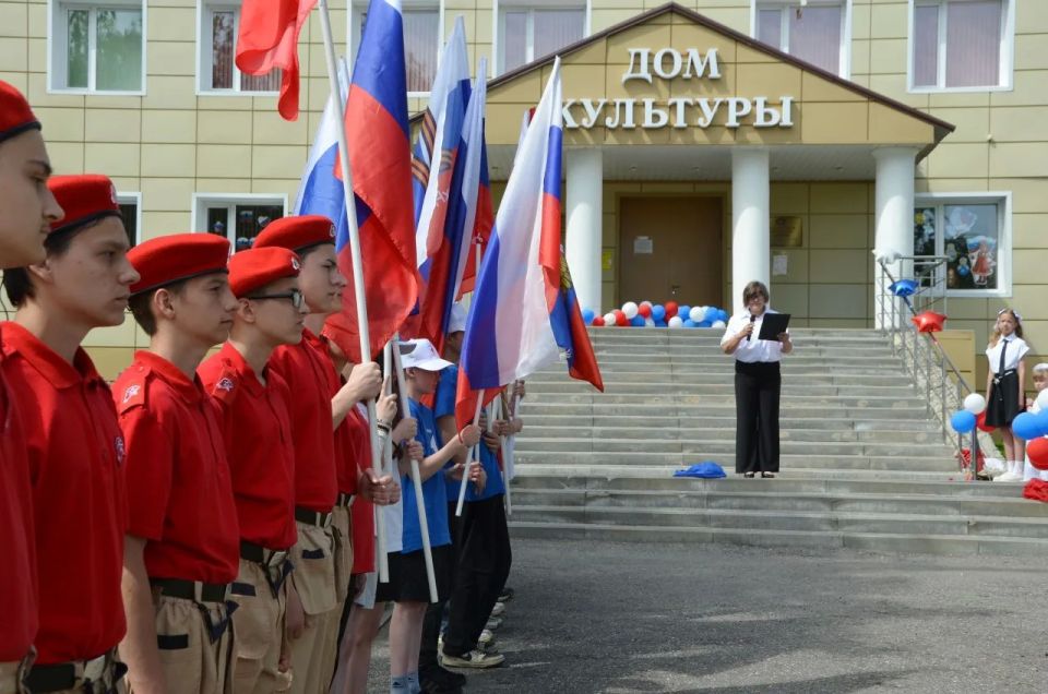 В селе Вячка Кирсановского муниципального округа прошла масштабная патриотическая акция «Символ России на высоте» В селе Вячка Кирсановского муниципального округа прошла масштабная патриотическая акция «Символ России на высоте»