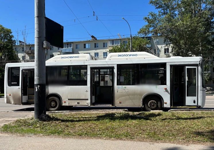 Пассажирка автобуса получила травмы после падения части потолка в Тамбове