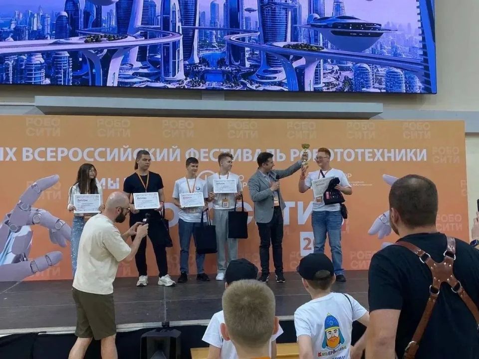 Школьники из Тамбовской области стали победителями и призерами Всероссийского фестиваля робототехники «РобоСити-2026» Школьники из Тамбовской области стали победителями и призерами Всероссийского фестиваля робототехники «РобоСити-2026»