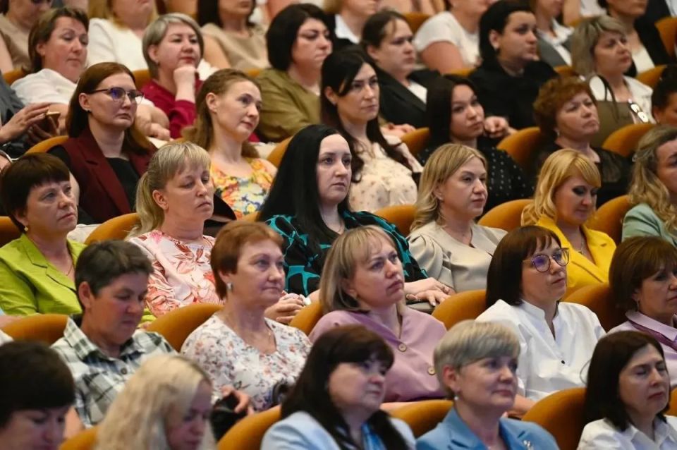Евгений Первышов наградил лучших соцработников Тамбовской области Евгений Первышов наградил лучших соцработников Тамбовской области