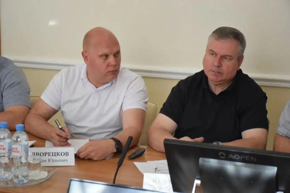Максим Косенков: В преддверии Дня России и Дня города провёл рабочее совещание, в ходе которого уточнили план мероприятий, а также необходимые меры по обеспечению общественного порядка и безопасности во время их проведения Максим Косенков: В преддверии Дня России и Дня города провёл рабочее совещание, в ходе которого уточнили план мероприятий, а также необходимые меры по обеспечению общественного порядка и безопасности во время их проведения