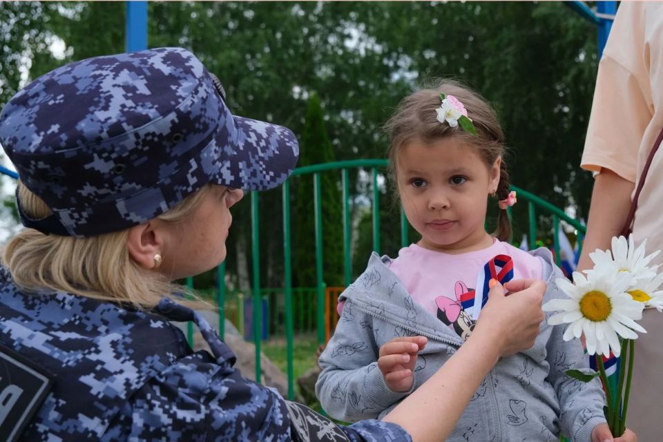 Патриотическая акция «Ленточка-триколор» стартовала в Тамбове