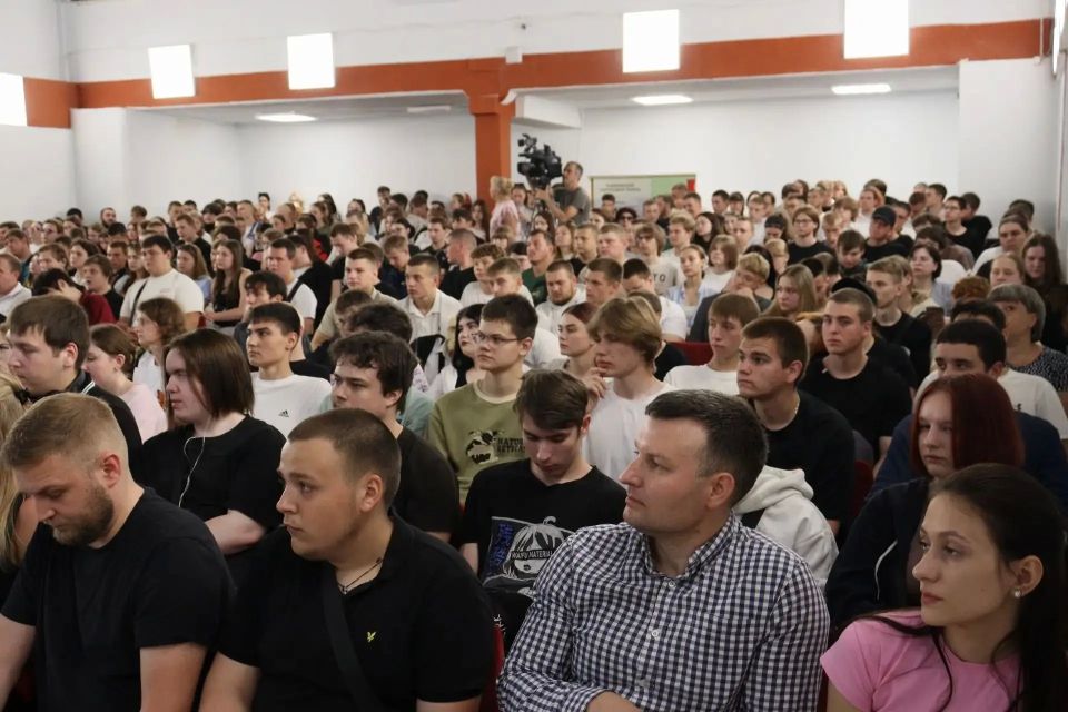 9 июня на площадке Тамбовского бизнес-колледжа прошла ежегодная региональная ярмарка-трудоустройства «Старт карьеры» 9 июня на площадке Тамбовского бизнес-колледжа прошла ежегодная региональная ярмарка-трудоустройства «Старт карьеры»