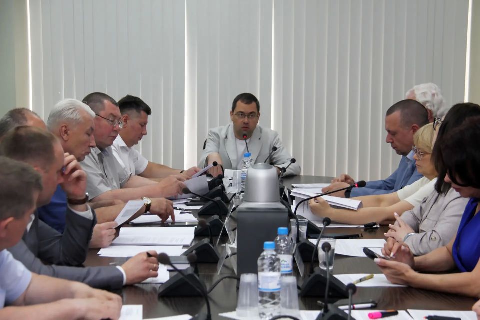 Под председательством Павла Моисеева прошло заседание комитета по связям с органами местного самоуправления, общественными организациями, вопросам осуществления международного сотрудничества, депутатской этике