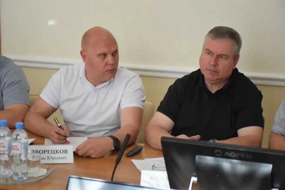 В преддверии празднования Дня России и Дня города глава администрации Тамбова Максим Косенков провел рабочее совещание, на котором были рассмотрены вопросы проведения праздничных мероприятий и обеспечения общественной... В преддверии празднования Дня России и Дня города глава администрации Тамбова Максим Косенков провел рабочее совещание, на котором были рассмотрены вопросы проведения праздничных мероприятий и обеспечения общественной...