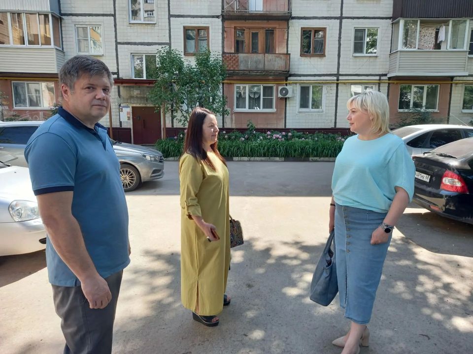 Покос травы - одна из главных задач городских служб в летнее время Покос травы - одна из главных задач городских служб в летнее время