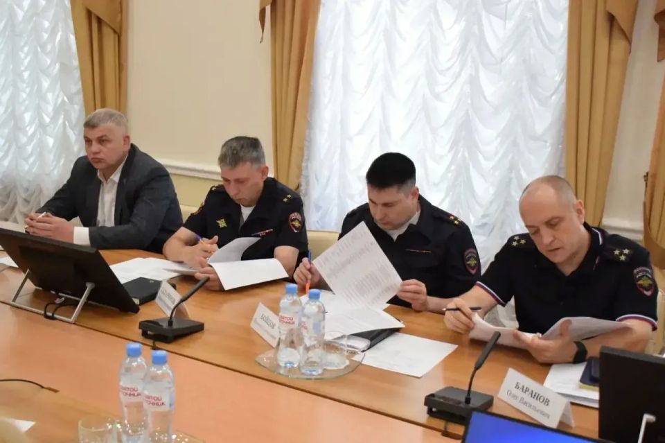 В преддверии празднования Дня России и Дня города глава администрации Тамбова Максим Косенков провел рабочее совещание, на котором были рассмотрены вопросы проведения праздничных мероприятий и обеспечения общественной... В преддверии празднования Дня России и Дня города глава администрации Тамбова Максим Косенков провел рабочее совещание, на котором были рассмотрены вопросы проведения праздничных мероприятий и обеспечения общественной...