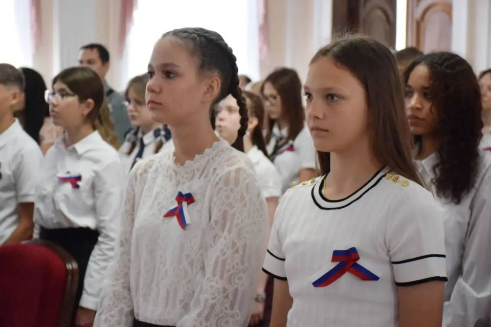 Максим Косенков: По многолетней традиции накануне Дня России и Дня города вручили паспорта юным тамбовчанам Максим Косенков: По многолетней традиции накануне Дня России и Дня города вручили паспорта юным тамбовчанам