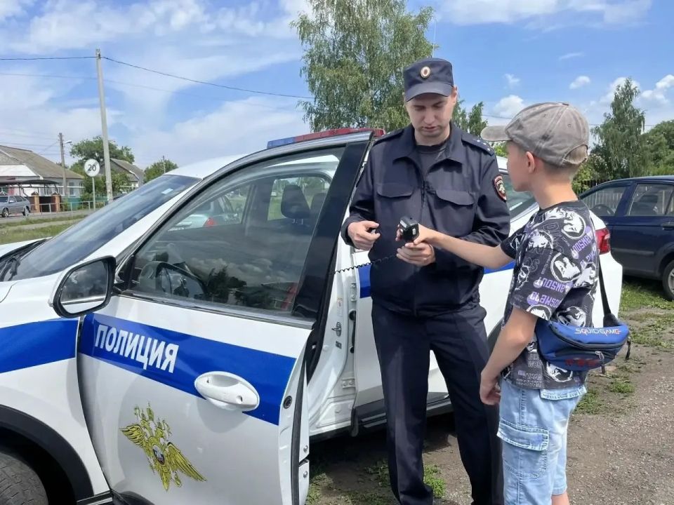 Сотрудник Госавтоинспекции МОМВД России "Первомайский" провёл профилактические беседы с воспитанниками летних лагерей дневного пребывания Сотрудник Госавтоинспекции МОМВД России "Первомайский" провёл профилактические беседы с воспитанниками летних лагерей дневного пребывания