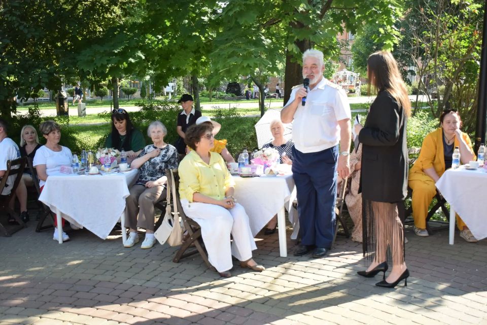 Праздничная ретро-программа «Встреча поколений» прошла в Тамбове Праздничная ретро-программа «Встреча поколений» прошла в Тамбове
