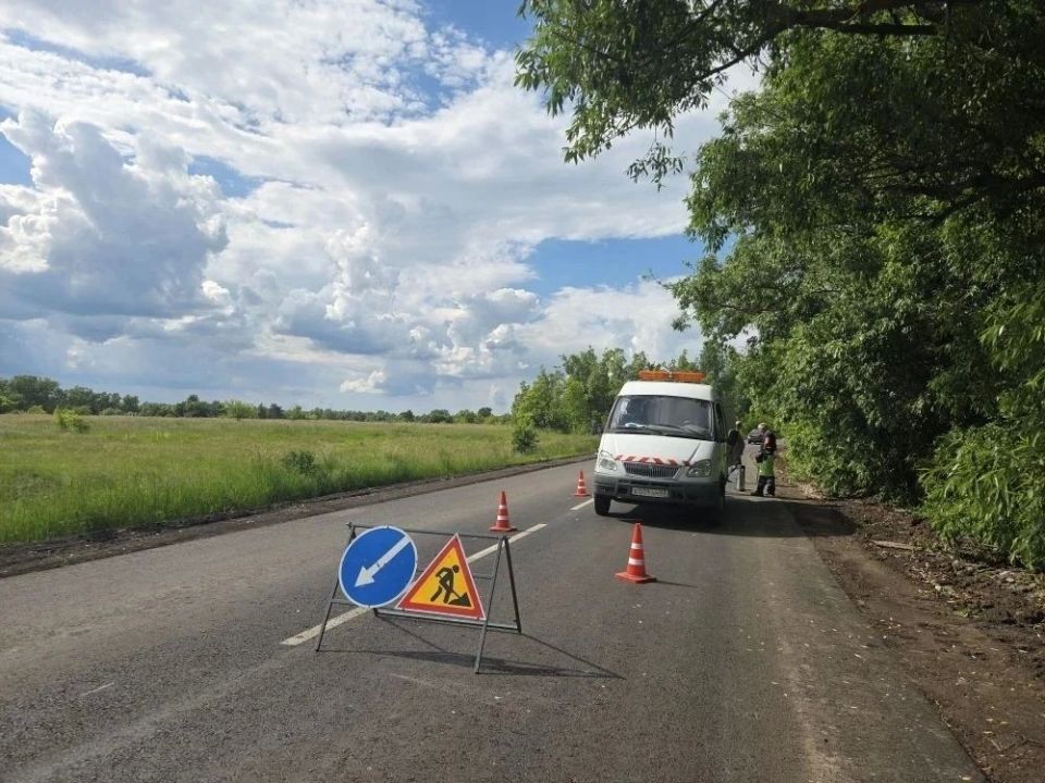 Представители министерства автомобильных дорог и транспорта Тамбовской области, подрядных организаций, муниципальных администраций, учреждения «Тамбовавтодор» совместно проверили ход работ на объектах, которые ремонтируют по...