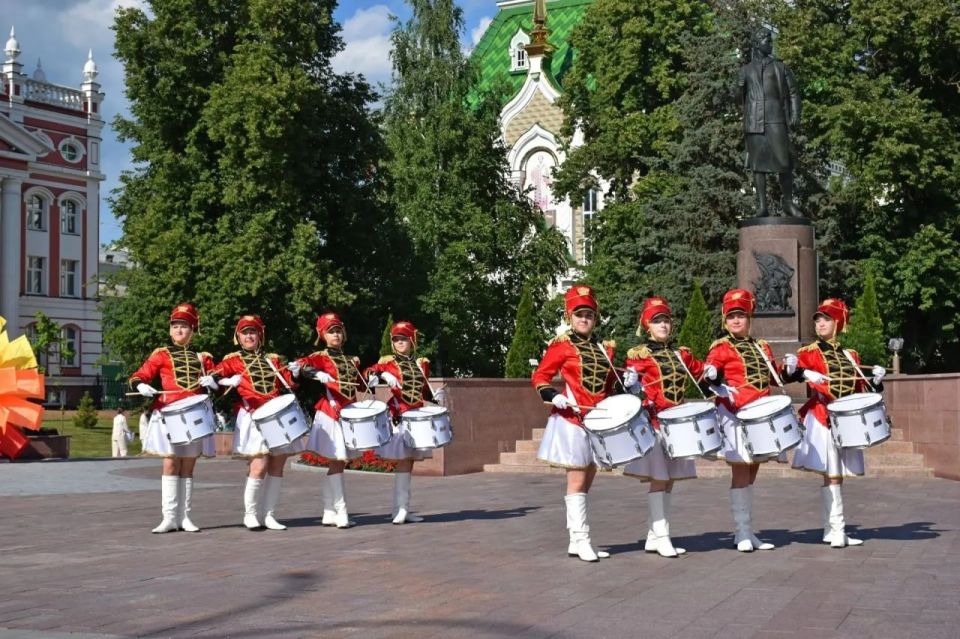 В сквере Зои Космодемьянской города Тамбова прошёл парад барабанщиков В сквере Зои Космодемьянской города Тамбова прошёл парад барабанщиков