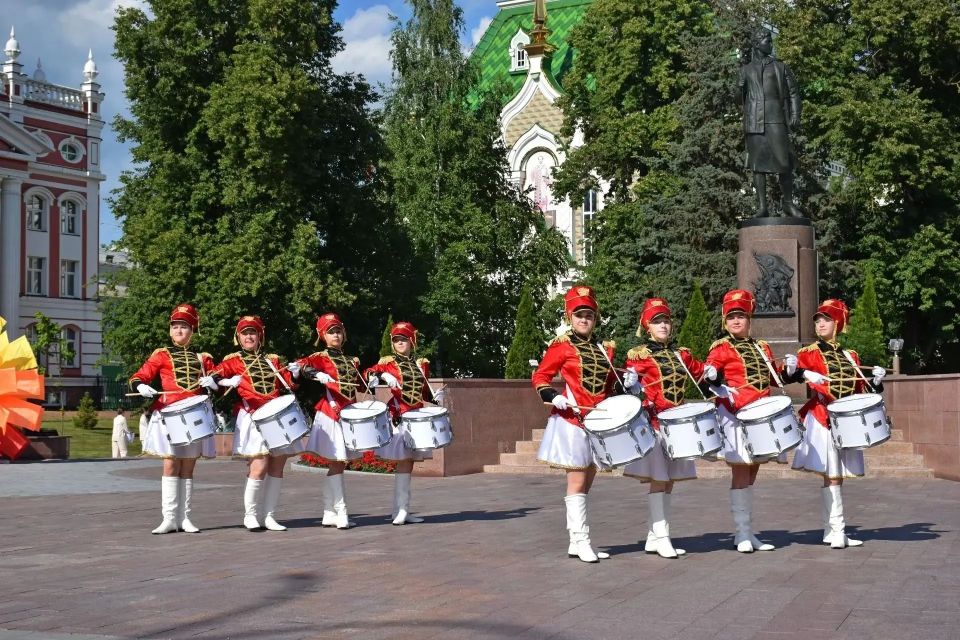 В сквере Зои Космодемьянской города Тамбова прошёл парад барабанщиков В сквере Зои Космодемьянской города Тамбова прошёл парад барабанщиков