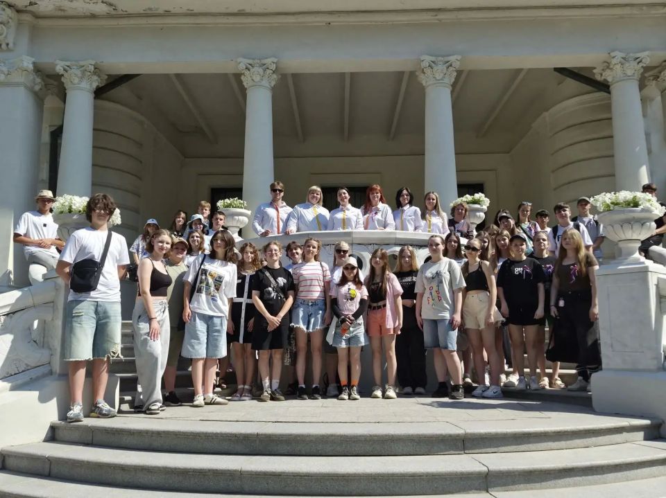 12 июня в День России команды-победители проекта «Единство народов России» отправились в однодневное путешествие по Тамбовской области 12 июня в День России команды-победители проекта «Единство народов России» отправились в однодневное путешествие по Тамбовской области