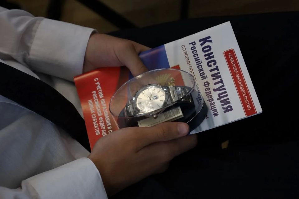 Торжественное вручение паспортов юным гражданам Тамбовской области в День России Торжественное вручение паспортов юным гражданам Тамбовской области в День России